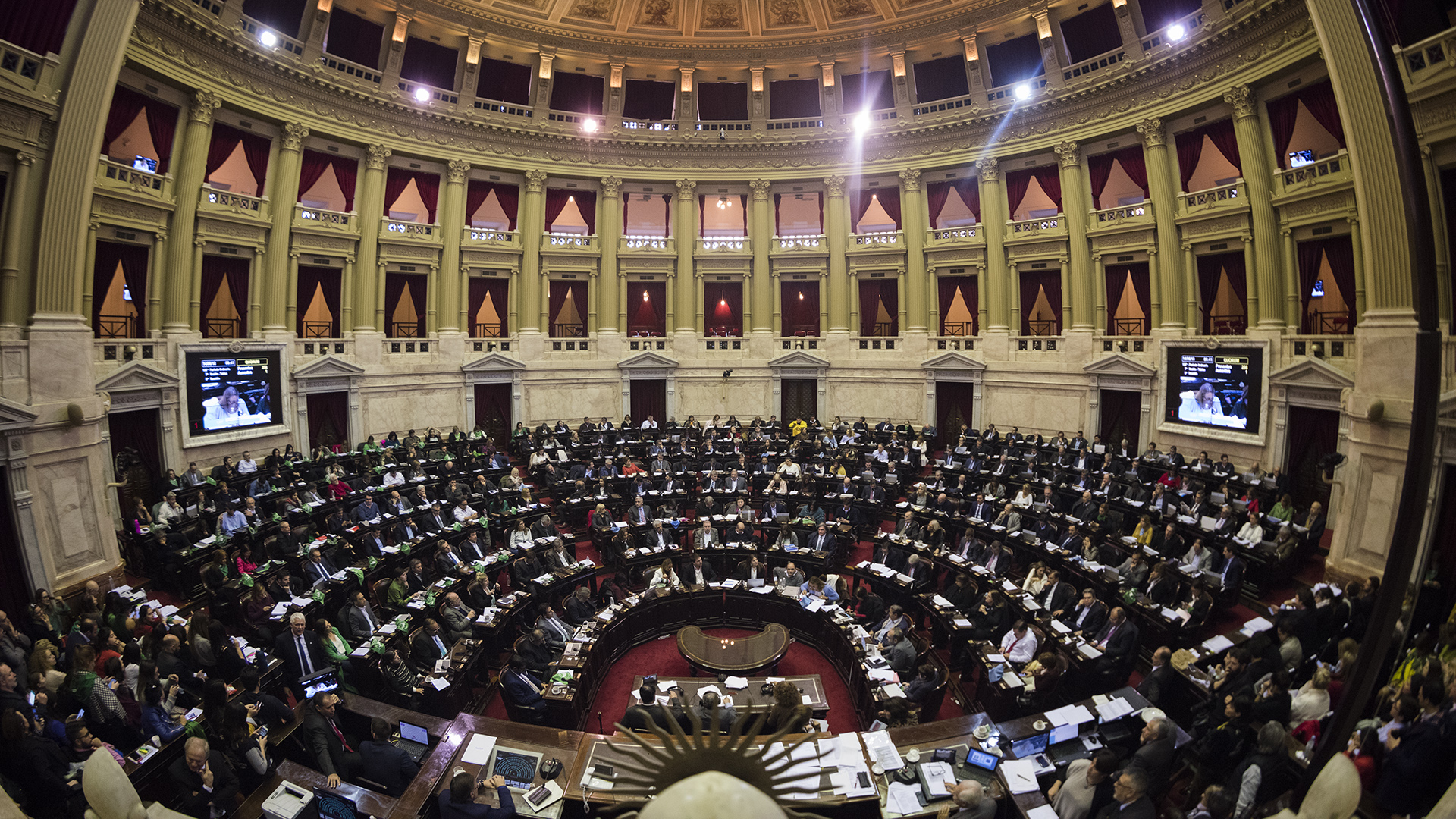 Demora en la creación de una comisión investigadora sobre el Criptogate
