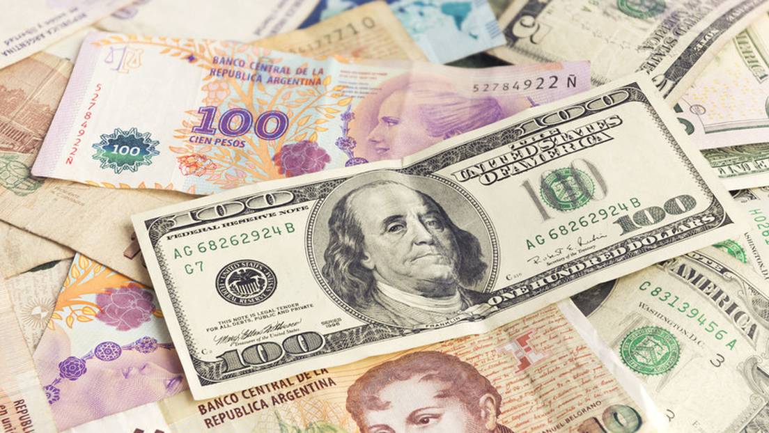 El dólar blue cerró a $1300 y elevó la brecha cambiaria