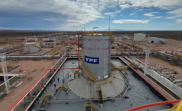 YPF alcanza una ganancia de 4.654 millones de dólares en 2024 gracias a Vaca Muerta