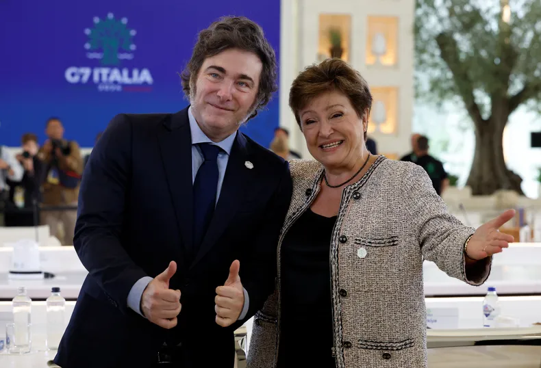 El Gobierno negocia con el FMI un acuerdo que incluirá una refinanciación