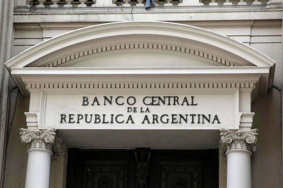 Desde el BCRA negocian prestamos con bancos para sumar reservas