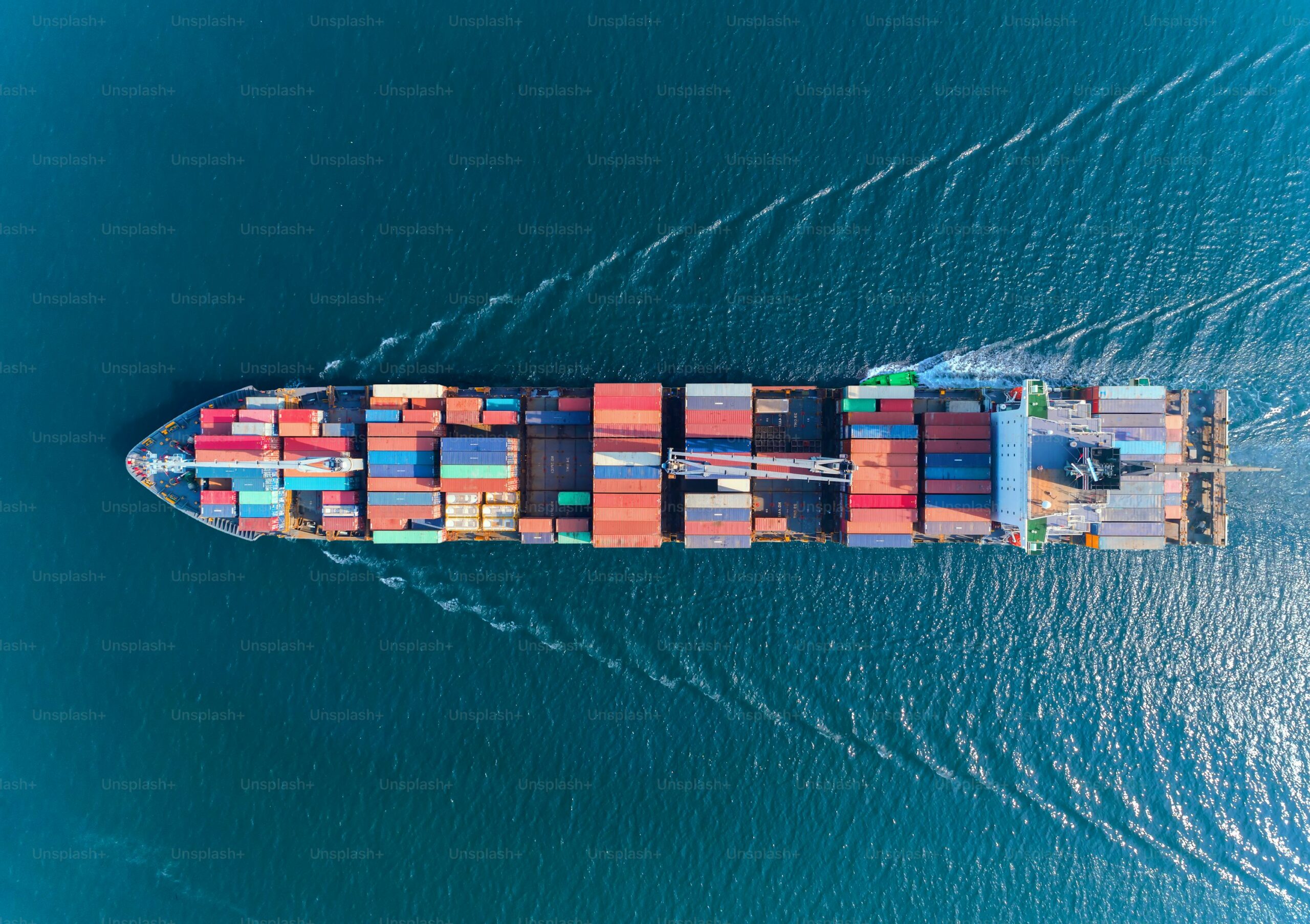 Caída de exportaciones y suba de importaciones achican el superávit comercial a solo u$s204 millones