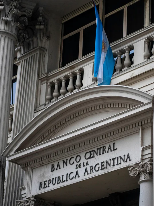 Alerta en la cadena de pagos: récord de morosidad en tarjetas, préstamos y cheques