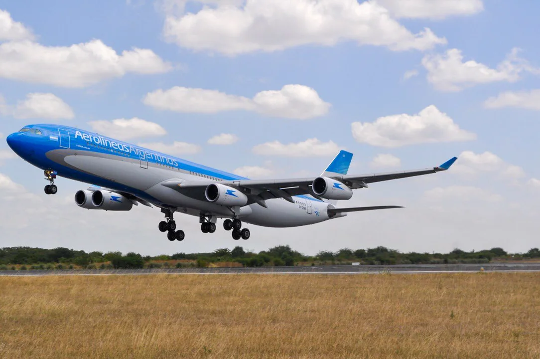 Paro de pilotos golpea a Aerolíneas: pérdidas de más de un millón de dólares