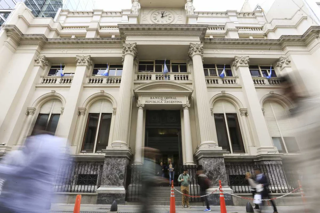 El riesgo país volvió a subir y roza los 700 puntos