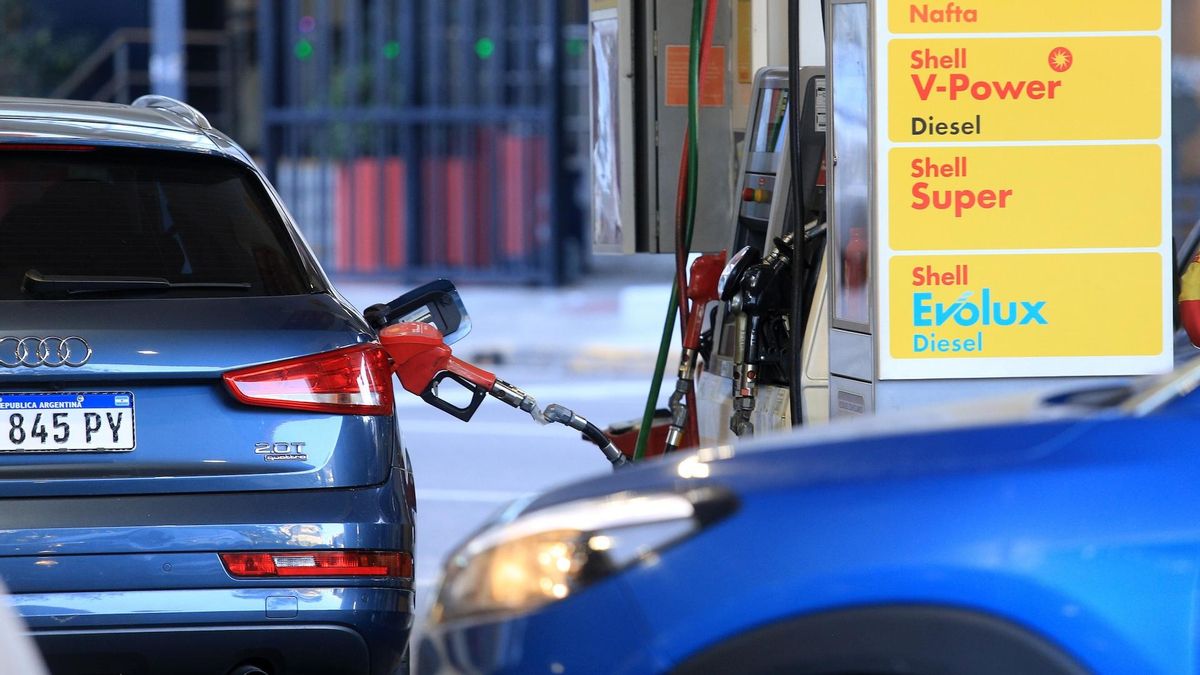 Suben los impuestos a los combustibles y volverá a aumentar la nafta