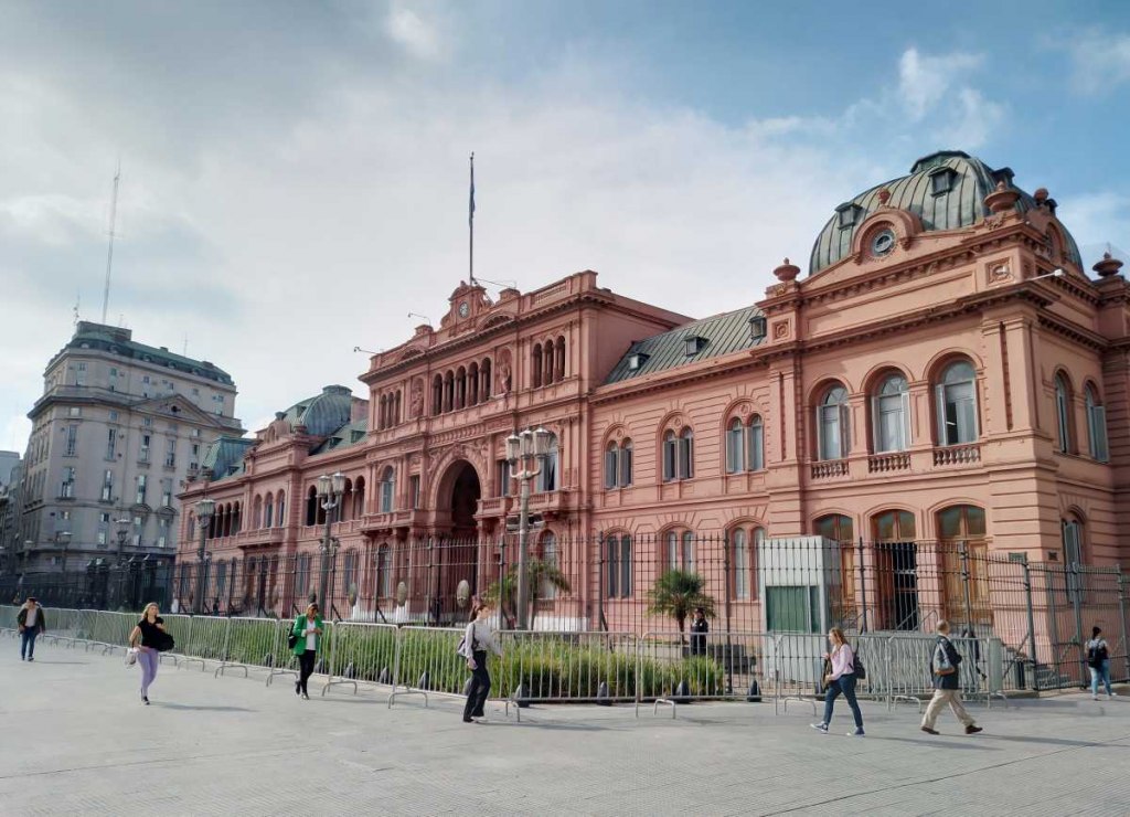 El Gobierno refuerza el presupuesto para sueldos, subsidios y funcionamiento del Estado