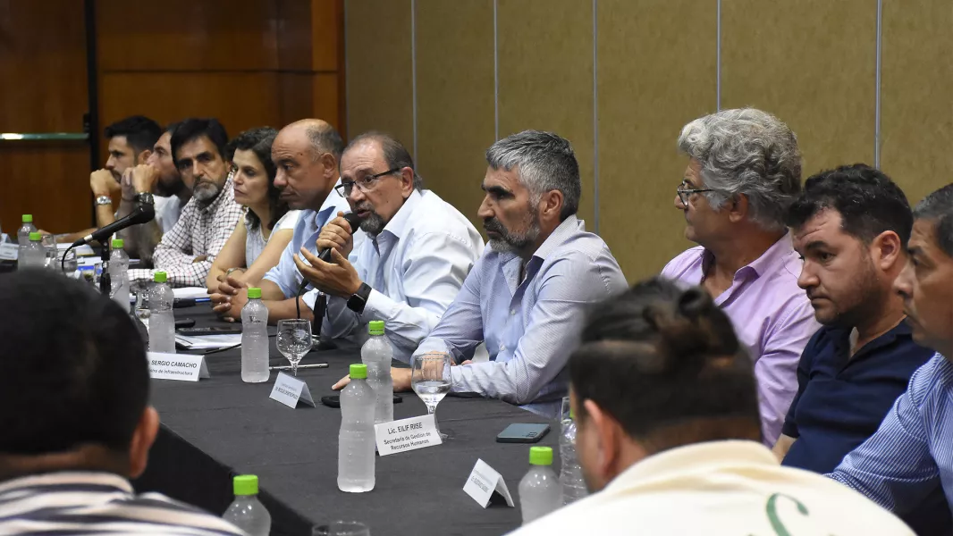 Provincia ofrece 9% a estatales y crece la tensión con los gremios docentes