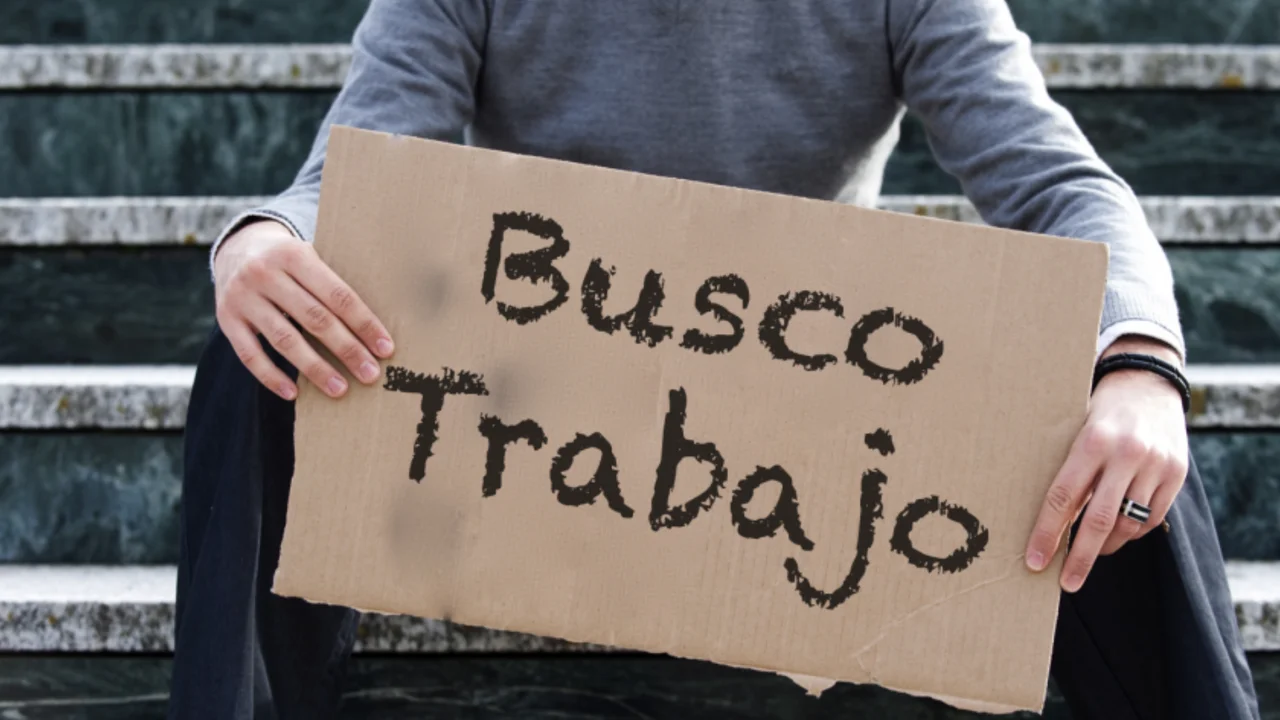 El lado B del plan Milei: 200 mil empleos menos y el salario mínimo más bajo desde 2001