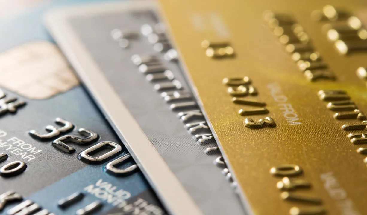 Cada vez más familias no pueden pagar la tarjeta de crédito