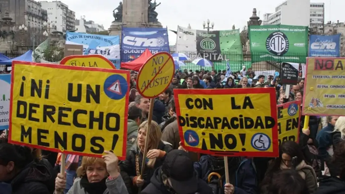 Milei blindó el veto a la suba de jubilaciones, pero sufrió una derrota en discapacidad y se fracturó LLA
