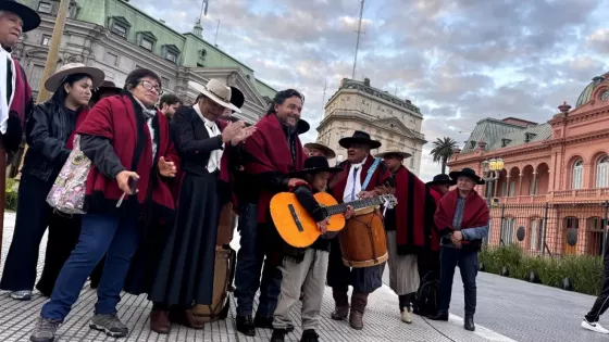 Sáenz reclamó las obras para Salta frente a Casa Rosada: “Vengo a cumplir con lo que le prometí a los salteños”