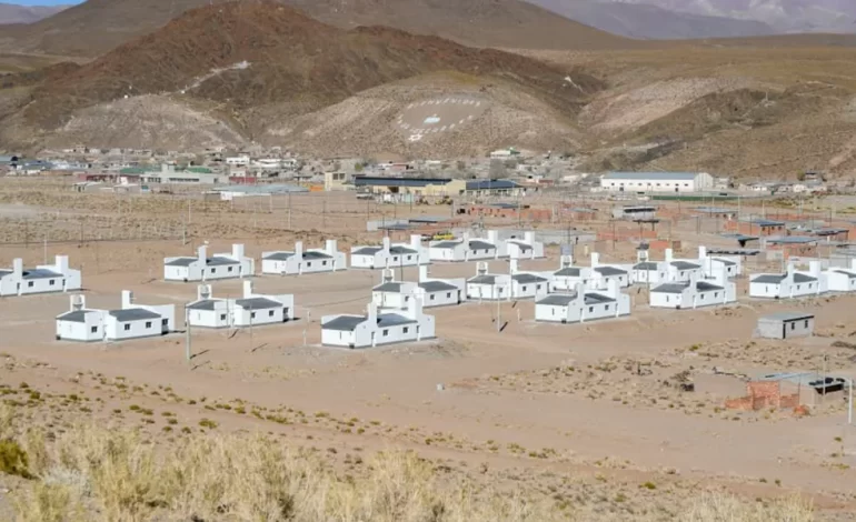 Sáenz en La Puna: Obras de agua para 600 familias, 35 viviendas y espacio deportivo en San Antonio de los Cobres