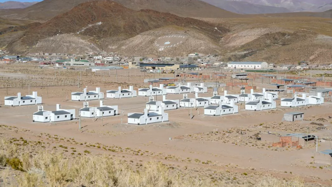 Sáenz en La Puna: Obras de agua para 600 familias, 35 viviendas y espacio deportivo en San Antonio de los Cobres