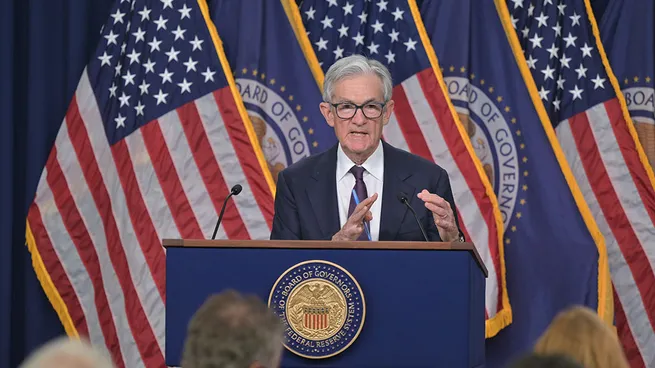 Los halcones de la FED alzan la voz en contra de la baja de tasas y se hacen escuchar