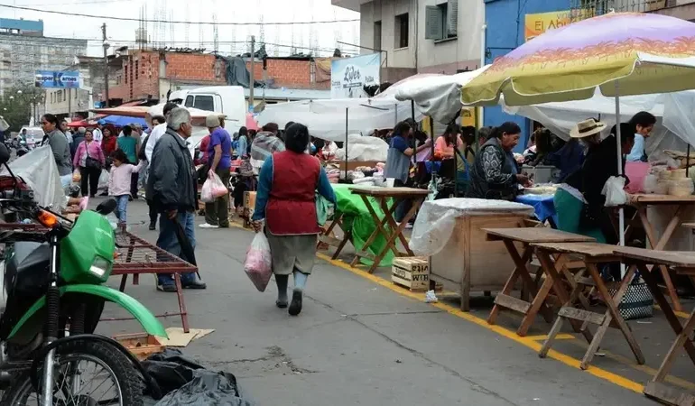 Crisis sin fin en Jujuy: cientos de familias se volcaron al comercio ambulante para sumar ingresos