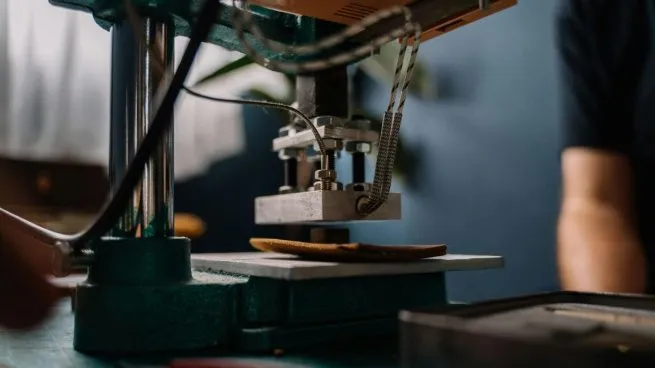 Crisis en la industria textil: dos importantes marcas de lencería y ropa interior en conflicto por despidos y pagos salariales en cuotas