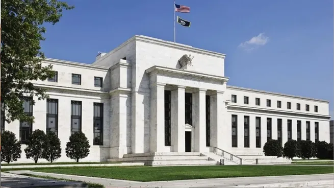 Tasas de la Fed: Barclays y Goldman no ven recortes de corto plazo y J.P. Morgan ya anticipa subas en 2027