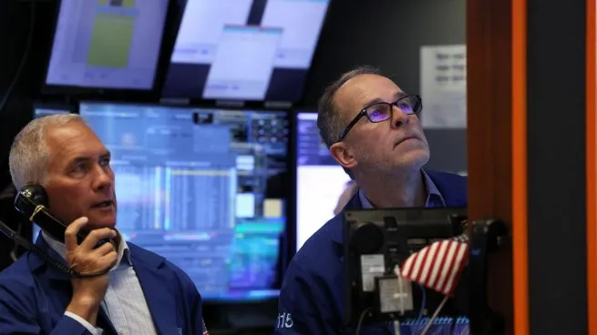 Wall Street sufrió su quinta baja semanal consecutiva y el petróleo se consolidó arriba de los u$s100