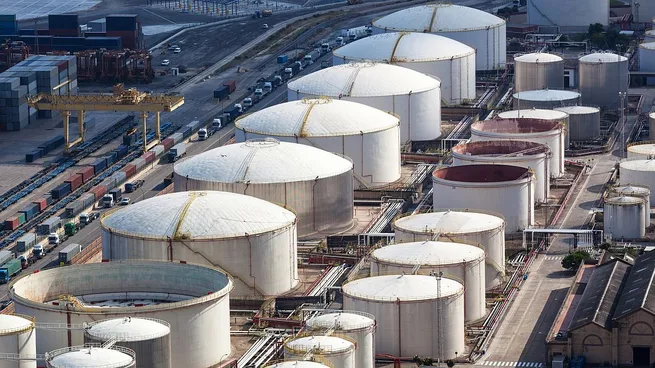 La AIE está dispuesta a liberar más reservas de petróleo para contener los precios