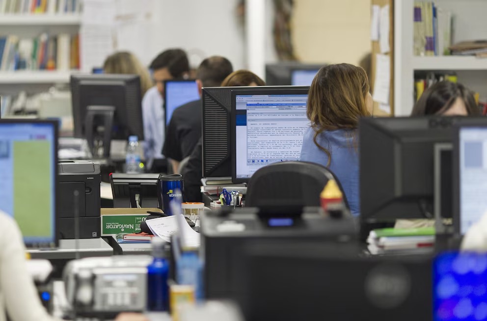 Vuelve a regir la reforma laboral por decisión judicial: qué cambia en vacaciones, indemnizaciones y banco de horas