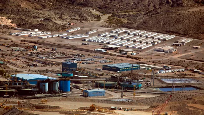 La inversión cayó 11,4% anual en abril, en medio de la crisis industrial y los altos costos de la construcción