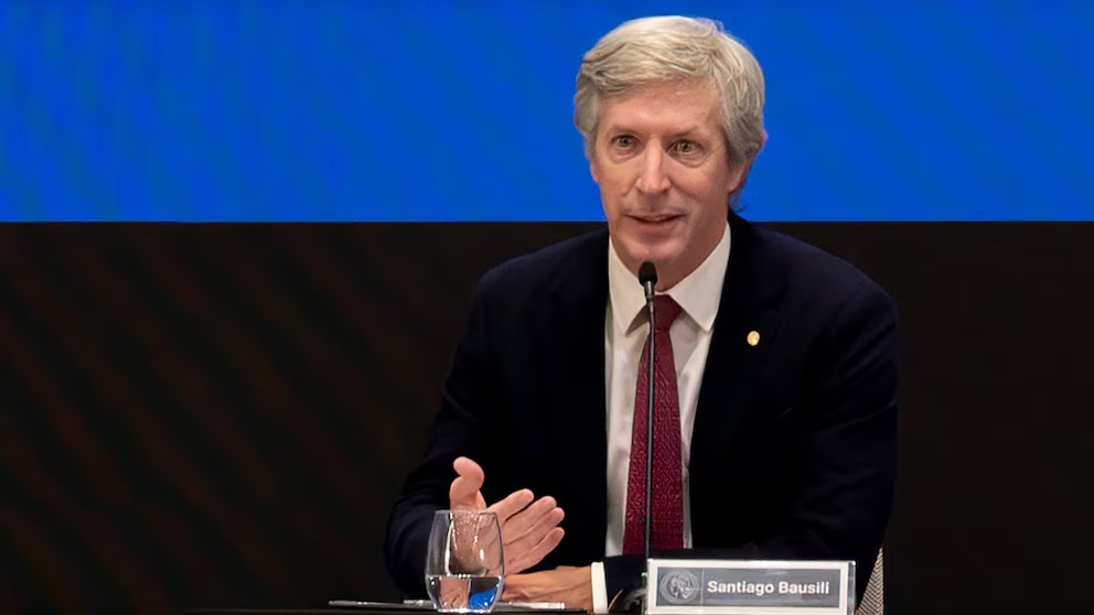 El presidente del BCRA dijo que no es prioritario levantar el cepo cambiario para las empresas