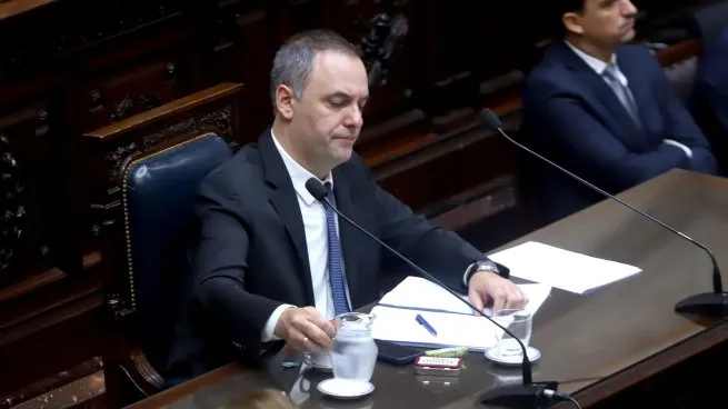 Nueva avanzada en el Congreso contra Manuel Adorni: pedidos de interpelación y proyectos para reformar regímenes fiscales