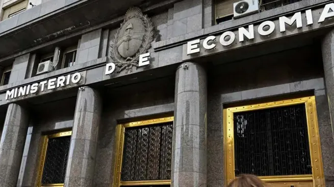 Deuda: Economía sale a renovar $5,3 billones con bonos hasta 2030 y busca colocar u$s300 millones con el AO28