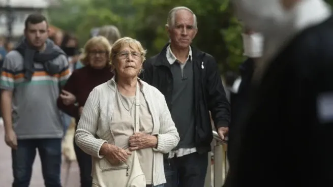 Más presión sobre las jubilaciones: estiman que se necesitan 34 monotributistas para financiar un haber promedio