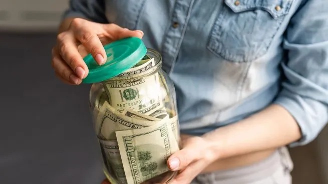 Dólar colchón: los argentinos sumaron u$s734 millones a sus ahorros fuera del sistema, ¿cuánto guardan en total?