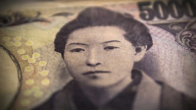 El Banco de Japón subió la tasa a su nivel más alto desde 1995, pero no logró estabilizar al yen