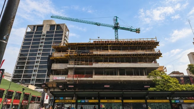 Construir ya cuesta casi u$s1.800 por m2 y la cuenta no cierra: qué está pasando con los nuevos edificios