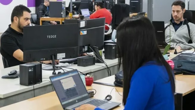 Retiros voluntarios: economistas prevén un ahorro acotado y reclaman una reforma del Estado