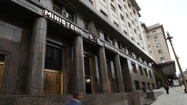 Deuda: Economía buscará renovar vencimientos por unos $11 billones y estirar los plazos de pago